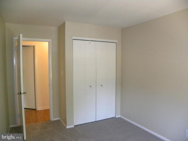 300-B MITTEN LN, Mount Laurel, NJ 08054