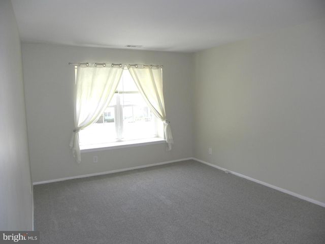 300-B MITTEN LN, Mount Laurel, NJ 08054