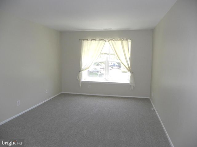 300-B MITTEN LN, Mount Laurel, NJ 08054