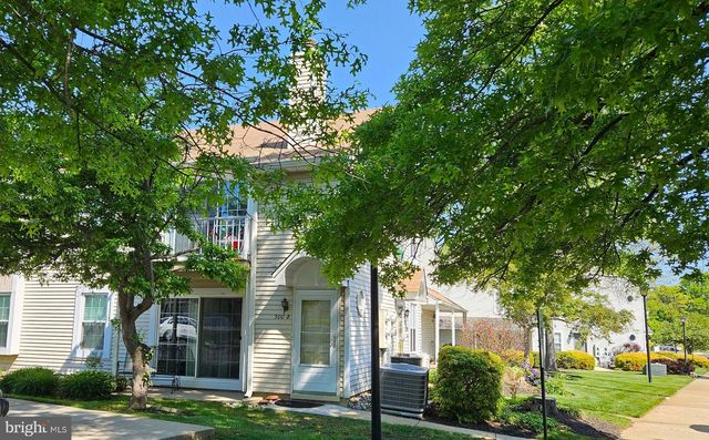 300-B MITTEN LN, Mount Laurel, NJ 08054
