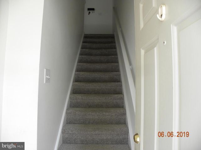300-B MITTEN LN, Mount Laurel, NJ 08054