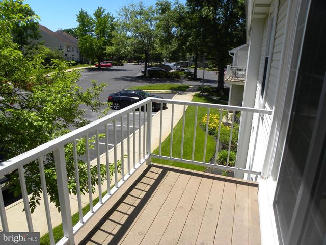 300-B MITTEN LN, Mount Laurel, NJ 08054