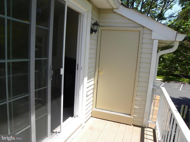 300-B MITTEN LN, Mount Laurel, NJ 08054