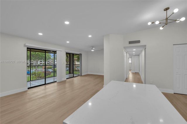 10959 W Clairmont Cir 211, Tamarac, FL 33321