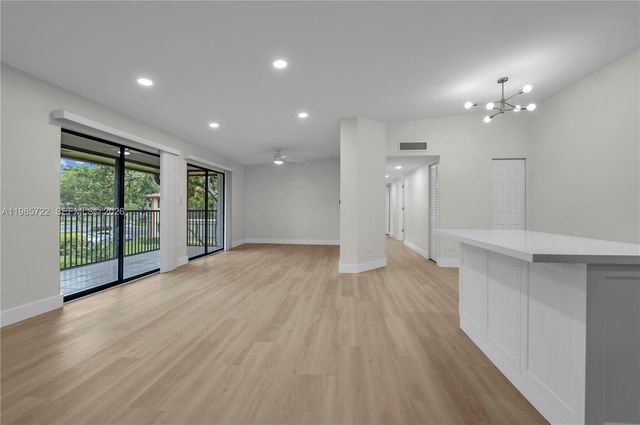 10959 W Clairmont Cir 211, Tamarac, FL 33321