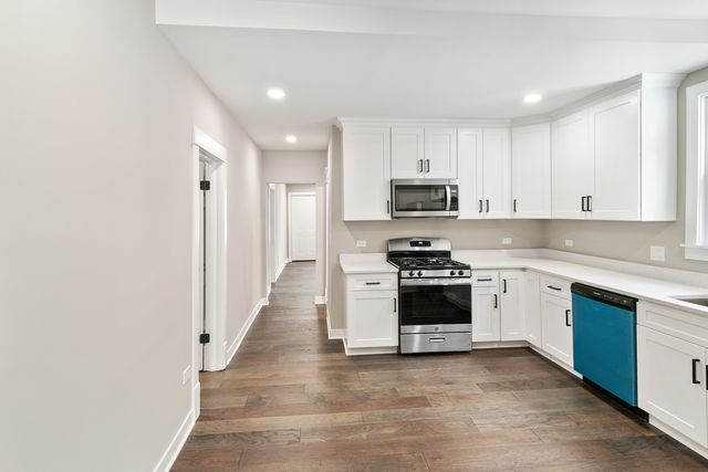 1009 8th Street, Waukegan, IL 60085