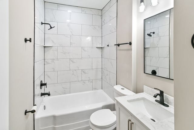 1009 8th Street, Waukegan, IL 60085