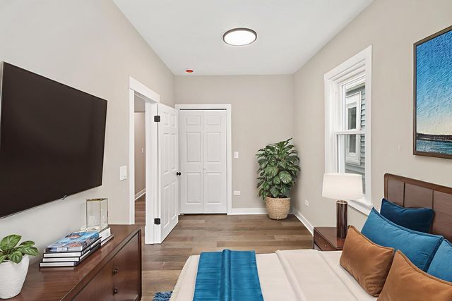 1009 8th Street, Waukegan, IL 60085