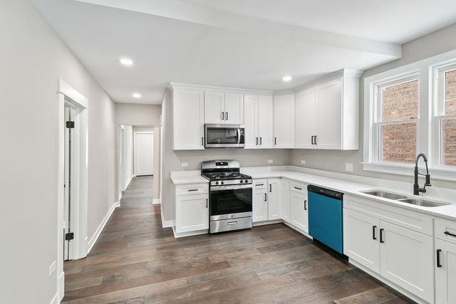 1009 8th Street, Waukegan, IL 60085