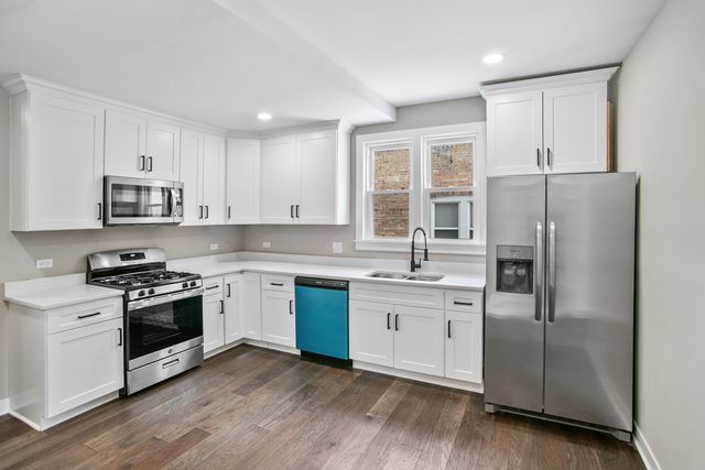 1009 8th Street, Waukegan, IL 60085