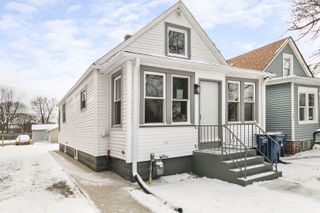 1009 8th Street, Waukegan, IL 60085
