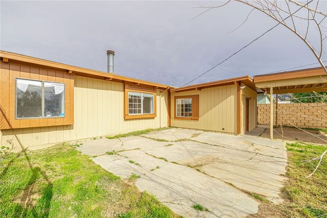 1238 W Avenue H15, Lancaster, CA 93534