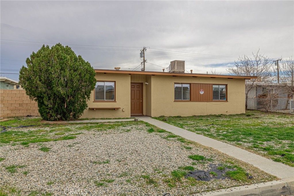 1238 W Avenue H15, Lancaster, CA 93534