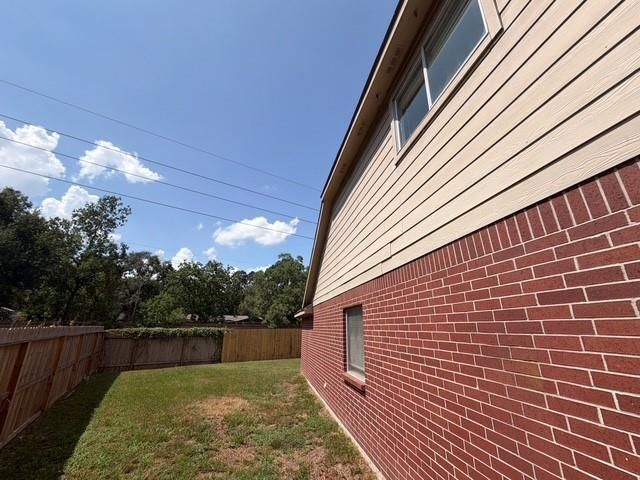 1702 Whispering Forest Drive, Houston, TX 77339