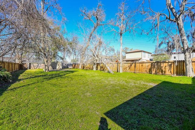 6607 W T C Jester Boulevard, Houston, TX 77091