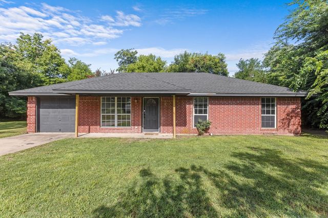 235 Hickory Street, Blossom, TX 75416