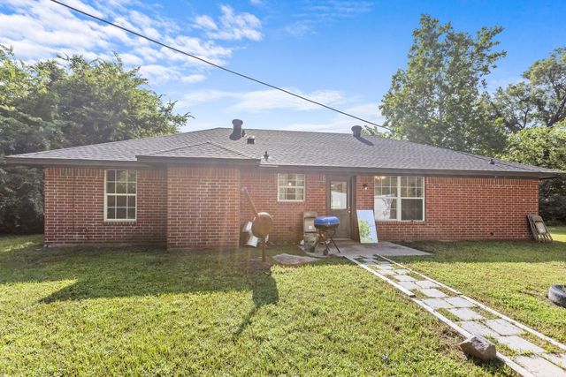 235 Hickory Street, Blossom, TX 75416