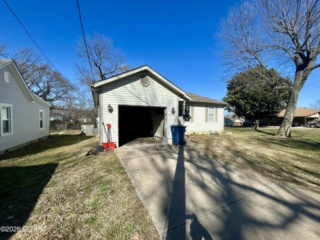 2639 E 5th Street, Joplin, MO 64801