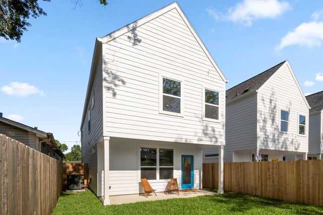 8016 Willow Street B, Houston, TX 77088