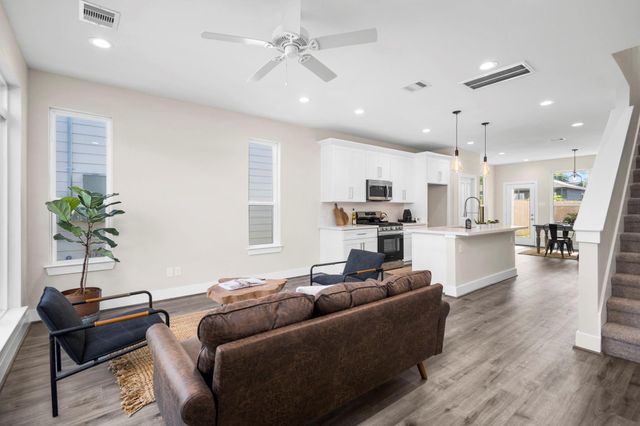 8016 Willow Street B, Houston, TX 77088