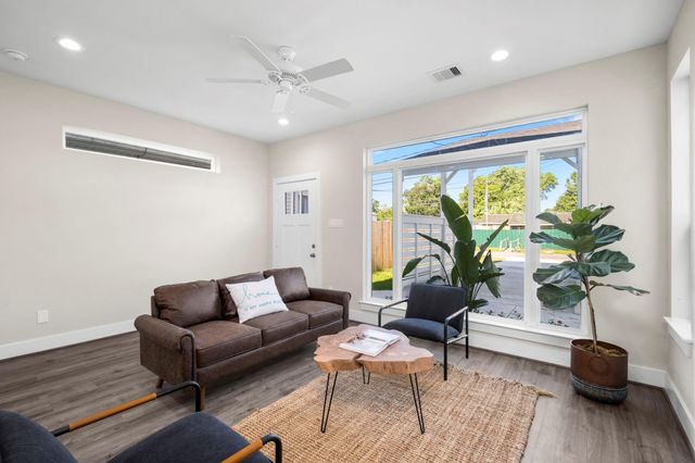 8016 Willow Street B, Houston, TX 77088