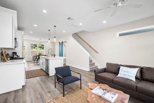 8016 Willow Street B, Houston, TX 77088