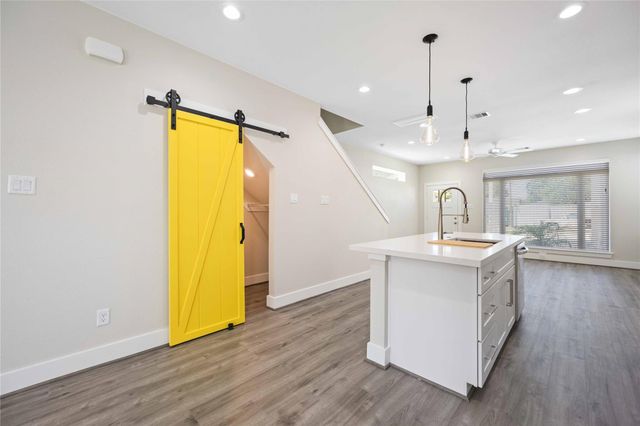 8016 Willow Street B, Houston, TX 77088