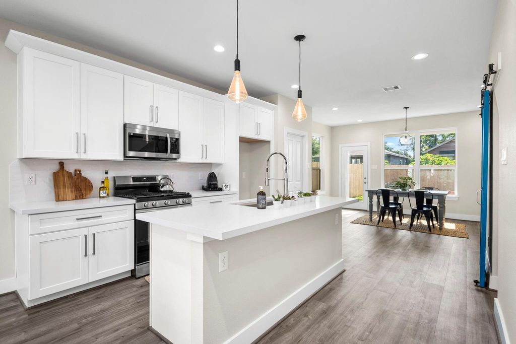 8016 Willow Street B, Houston, TX 77088