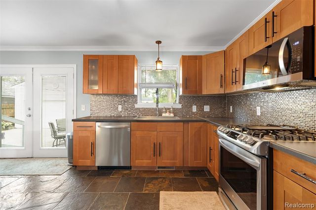 1511 E 11 Mile Road, Madison Heights, MI 48071