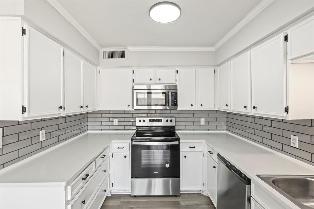 10526 Stone Canyon Road 201, Dallas, TX 75230