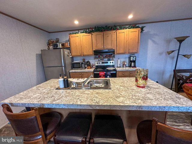 725 HILLSIDE DR, Gap, PA 17527