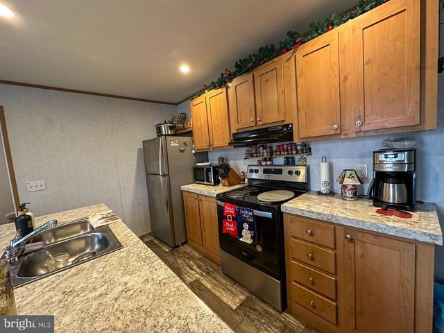 725 HILLSIDE DR, Gap, PA 17527