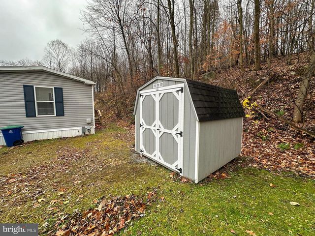 725 HILLSIDE DR, Gap, PA 17527