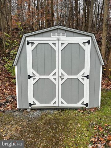 725 HILLSIDE DR, Gap, PA 17527