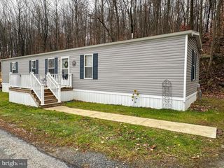 725 HILLSIDE DR, Gap, PA 17527