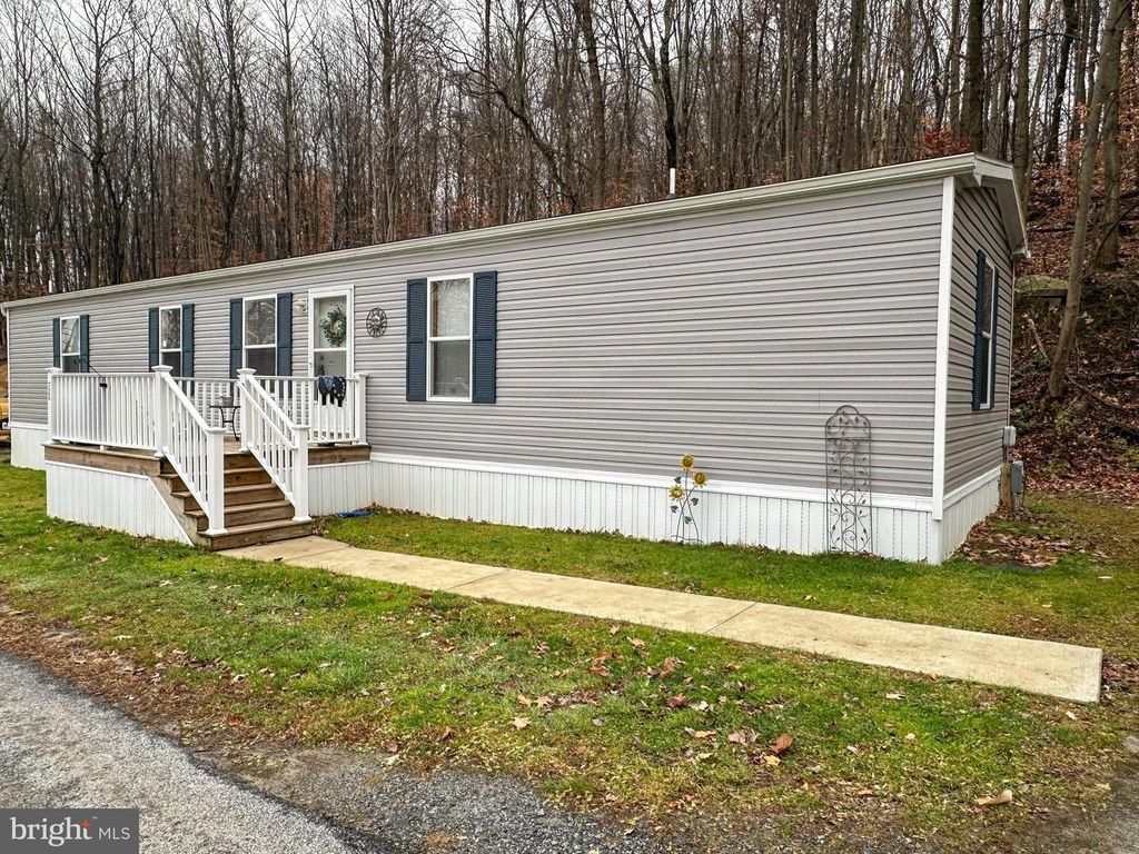 725 HILLSIDE DR, Gap, PA 17527