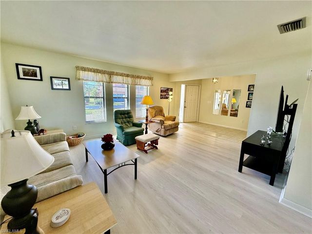 19993 Lake Vista CIR N, Lehigh Acres, FL 33936