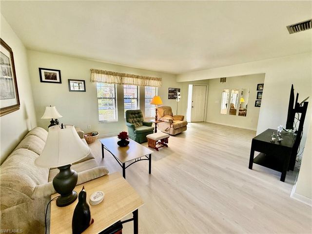 19993 Lake Vista CIR N, Lehigh Acres, FL 33936