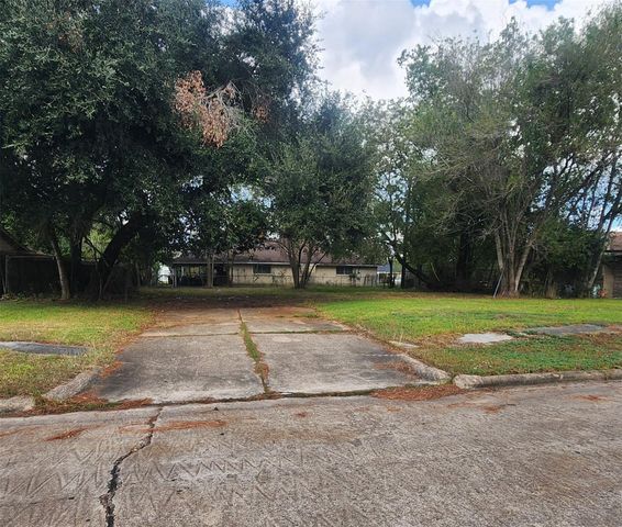 7709 Navasota Street, Houston, TX 77016