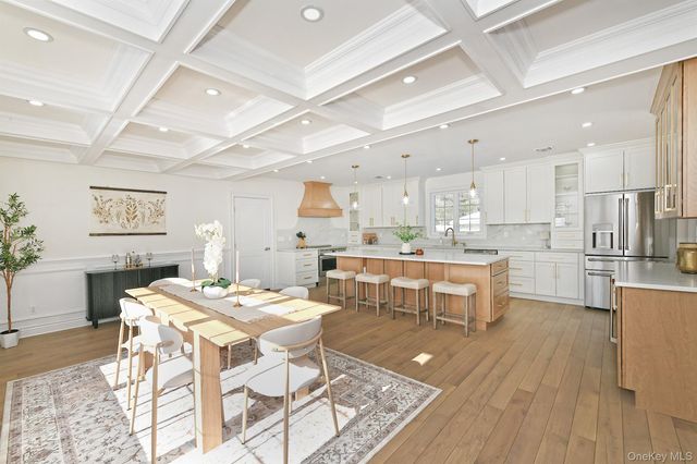 11 Edcris Lane, Huntington, NY 11743