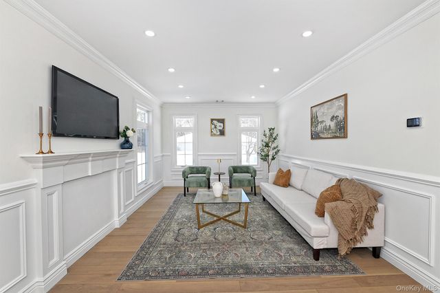 11 Edcris Lane, Huntington, NY 11743