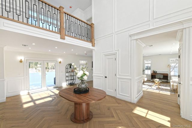 11 Edcris Lane, Huntington, NY 11743