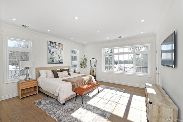 11 Edcris Lane, Huntington, NY 11743