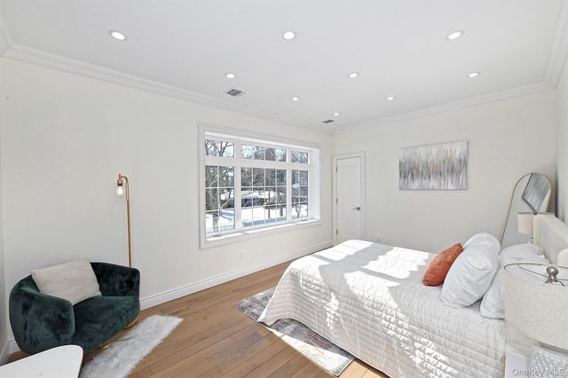 11 Edcris Lane, Huntington, NY 11743