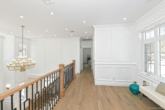 11 Edcris Lane, Huntington, NY 11743