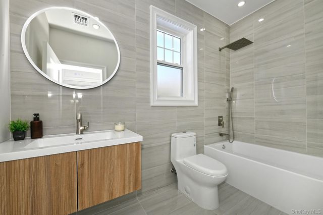 11 Edcris Lane, Huntington, NY 11743