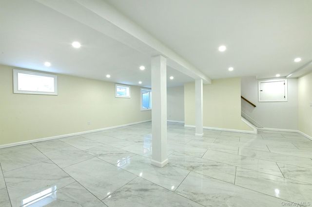 11 Edcris Lane, Huntington, NY 11743