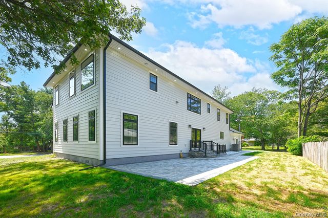 11 Edcris Lane, Huntington, NY 11743