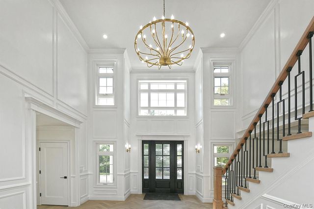 11 Edcris Lane, Huntington, NY 11743