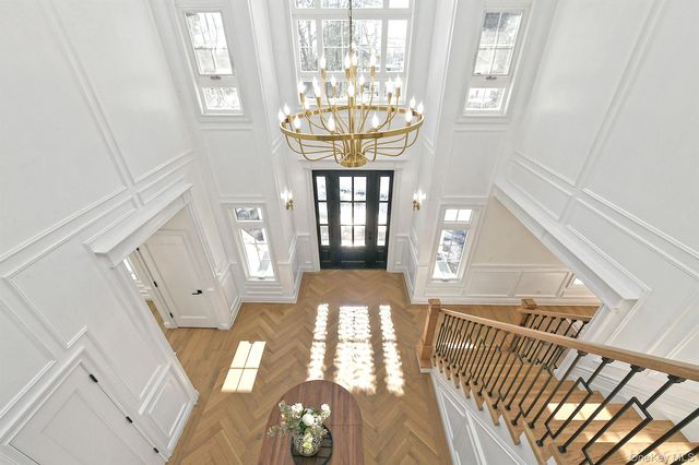 11 Edcris Lane, Huntington, NY 11743